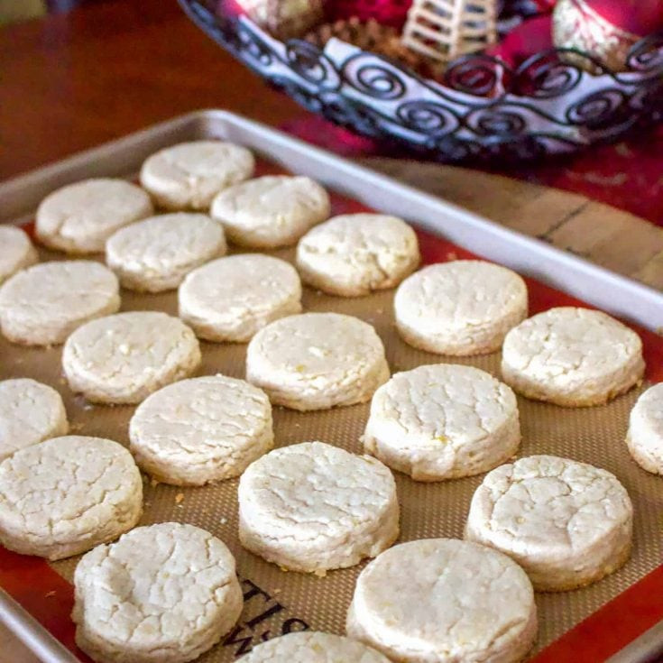 Spanish Christmas Cookies
 Polvorones Con Limon Traditional Spanish Christmas Cookies