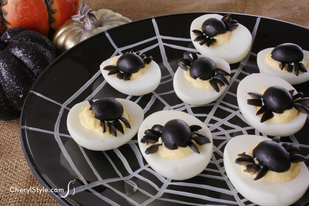 Spooky Deviled Eggs Halloween
 spider halloween deviled eggs recipe — Everyday Dishes & DIY