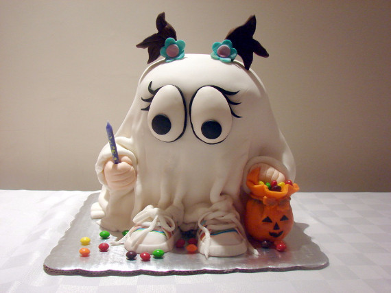 Spooky Halloween Cakes
 37 Cute & Non scary Halloween Cake Decorations family