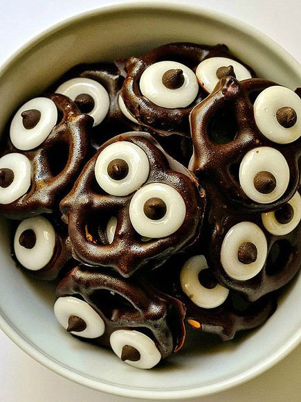Spooky Halloween Desserts
 Halloween Party Snacks and Spooky Desserts You Can