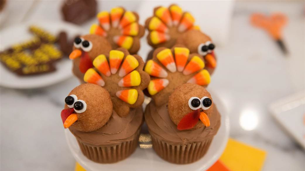 Thanksgiving Cupcakes Decorating Ideas
 Festive cupcake decorations to sweeten your Thanksgiving