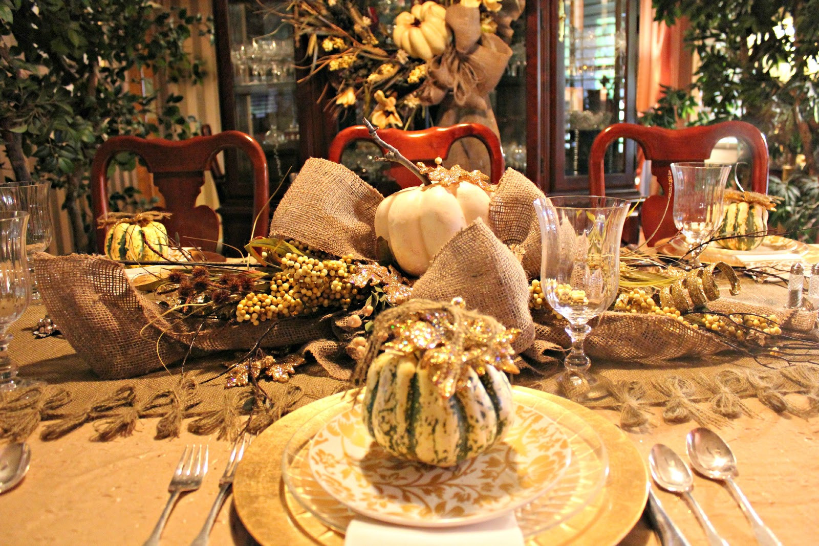 Thanksgiving Dinner Decorations
 My Sister s Crazy THANKSGIVING TABLE STETTING AND DECORATION